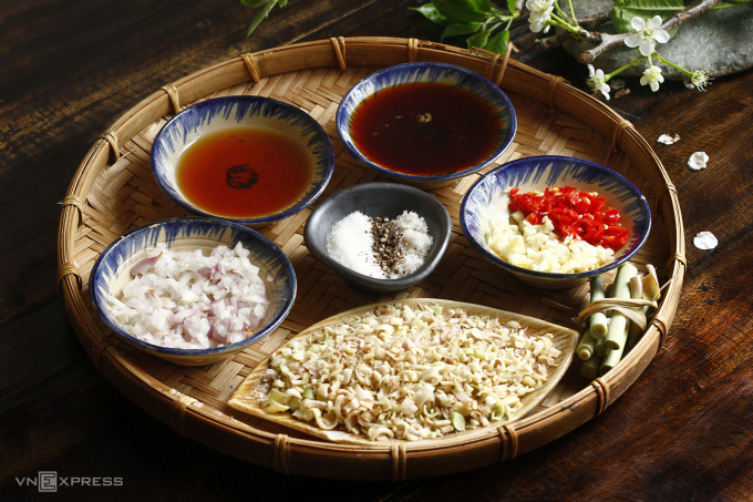 Giò lợn kho sả ớt kiểu Nam Bộ