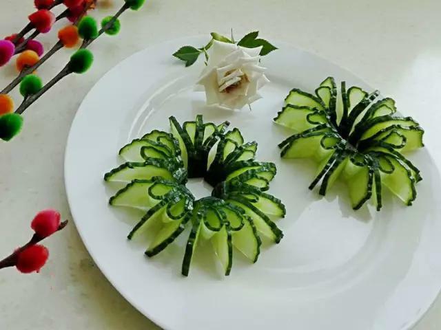 2 cách trang trí món ăn bằng dưa chuột cực đơn giản 2 cách trang trí món ăn bằng dưa chuột cực đơn giản