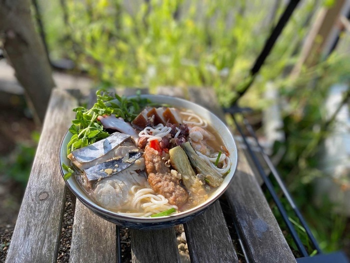 Mẹ đảm ở Nhật chia sẻ cách làm bún mắm đậm đà thơm phức chuẩn vị miền Tây Mẹ đảm ở Nhật chia sẻ cách làm bún mắm đậm đà thơm phức chuẩn vị miền Tây