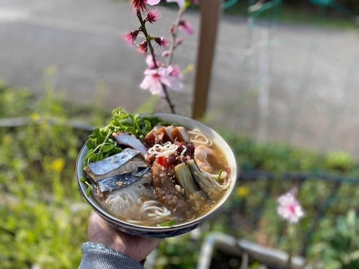 Mẹ đảm ở Nhật chia sẻ cách làm bún mắm đậm đà thơm phức chuẩn vị miền Tây Mẹ đảm ở Nhật chia sẻ cách làm bún mắm đậm đà thơm phức chuẩn vị miền Tây