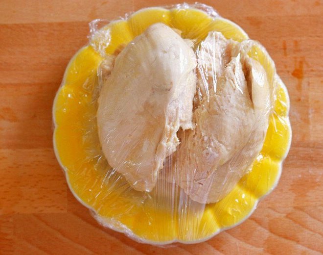 Tận dụng gà thừa sau Rằm đem làm nộm vừa ngon lại lạ miệng