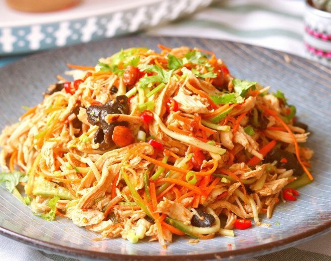 Tận dụng gà thừa sau Rằm đem làm nộm vừa ngon lại lạ miệng