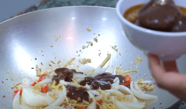 Cách làm cua rang me chua chua ngọt ngọt thơm ngon tại nhà