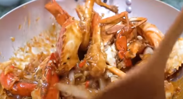 Cách làm cua rang me chua chua ngọt ngọt thơm ngon tại nhà