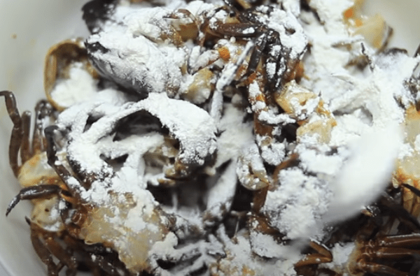 Cách làm cua rang me chua chua ngọt ngọt thơm ngon tại nhà