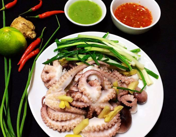 Cách làm bạch tuộc hấp giòn ngon và nước chấm đúng chuẩn