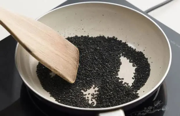 Thử làm sinh tố màu đen thơm ngon lạ miệng, hỗ trợ giảm cân cực tốt