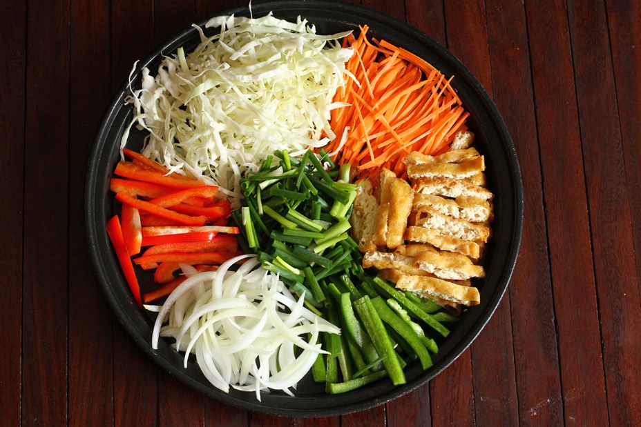 Cách làm bún gạo xào chay mềm tơi, thấm vị hài hòa