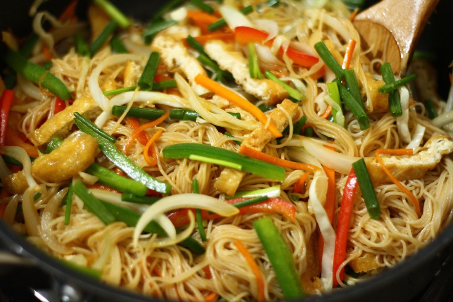 Cách làm bún gạo xào chay mềm tơi, thấm vị hài hòa