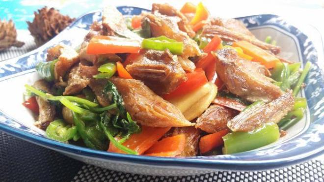 Cá mắm đem xào chua ngọt kiểu này vừa ngon lại rẻ, chỉ 1 đĩa nhỏ là đủ ăn