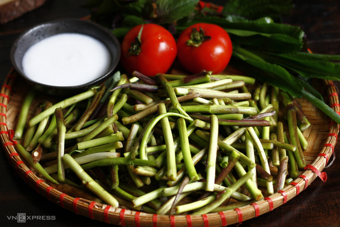 Canh bồng khoai nấu ốc-món dân dã thành đặc sản