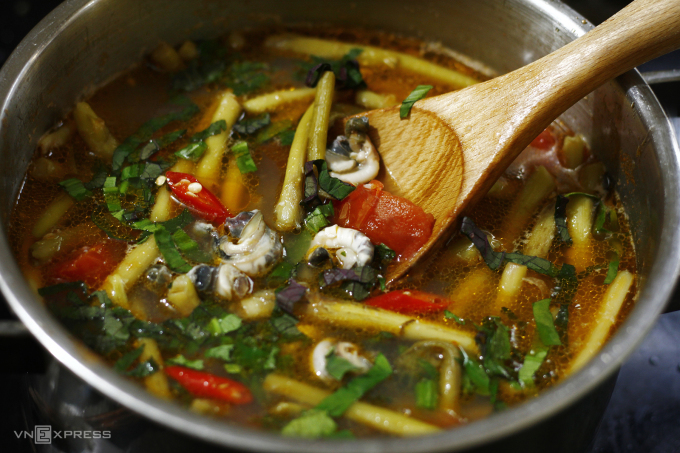 Canh bồng khoai nấu ốc-món dân dã thành đặc sản