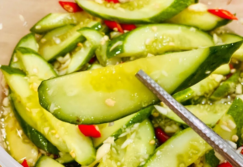 Làm cơm rang trứng đừng dại cho ngay vào chảo, nhớ thêm bước này đảm bảo cơm lên màu vàng ươm săn chắc 10 mẻ ngon như 10