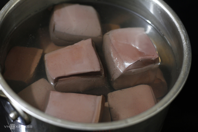 Cách luộc tiết mềm mịn, không bị mặn