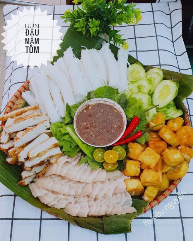 9X khoe cơm gia đình đặc sắc, dân mạng lại lo 