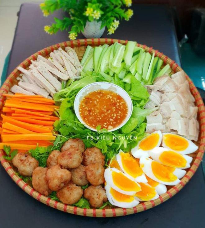 9X khoe cơm gia đình đặc sắc, dân mạng lại lo 