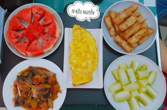 9X khoe cơm gia đình đặc sắc, dân mạng lại lo 