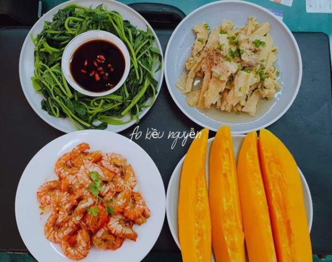 9X khoe cơm gia đình đặc sắc, dân mạng lại lo 