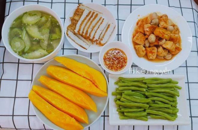 9X khoe cơm gia đình đặc sắc, dân mạng lại lo 