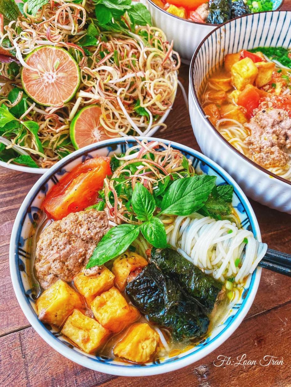 Bí quyết làm riêu cua đóng thành tảng của mẹ 9X