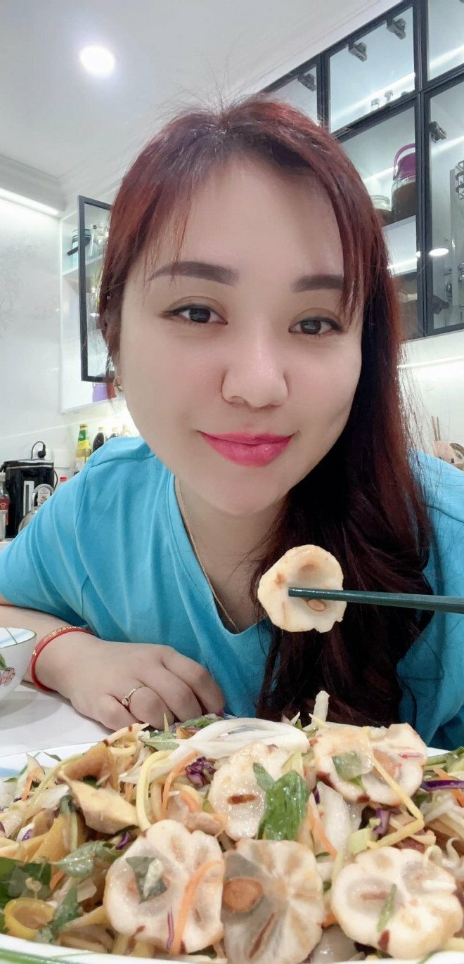 Vợ NSND Tự Long, Vợ NSND Tự Long,