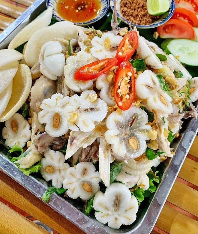 Vợ NSND Tự Long, Vợ NSND Tự Long,
