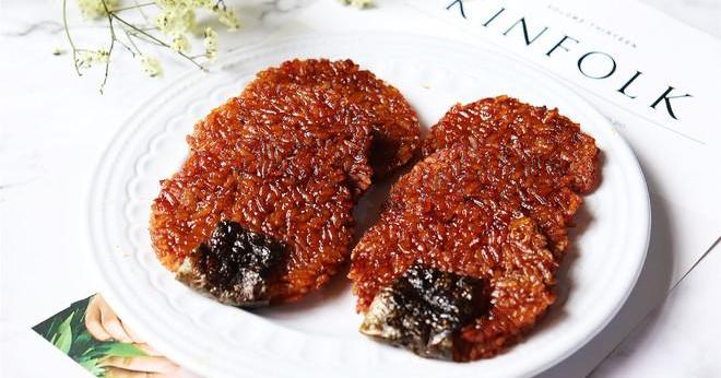 Hễ nhà có cơm nguội là con tôi đòi mẹ làm bánh gạo cho ăn, đứa nào cũng háo hức! Hễ nhà có cơm nguội là con tôi đòi mẹ làm bánh gạo cho ăn, đứa nào cũng háo hức!