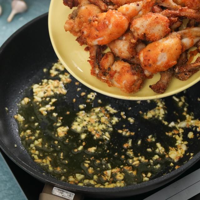 Đùi ếch chiên bơ cay
