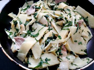 Măng xào lá lốt đơn giản vẫn ngon