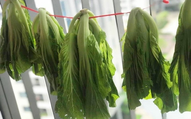 Muối dưa cải mãi giờ mới biết, muốn dưa vàng giòn không khú hỏng, 1-2 ngày là ăn được phải cho ngay thứ này