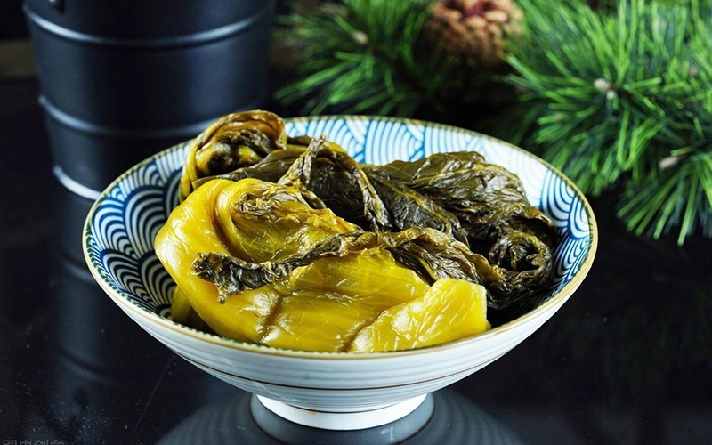 Muối dưa cải mãi giờ mới biết, muốn dưa vàng giòn không khú hỏng, 1-2 ngày là ăn được phải cho ngay thứ này