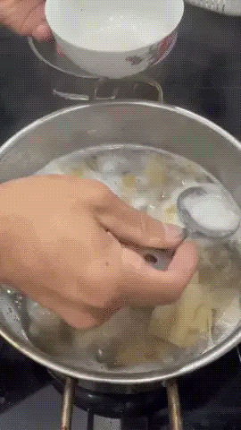 Canh măng khô nấu thế này thì đơn giản mà vẫn ngon, mẹ chồng khó tính đến mấy cũng sẽ 