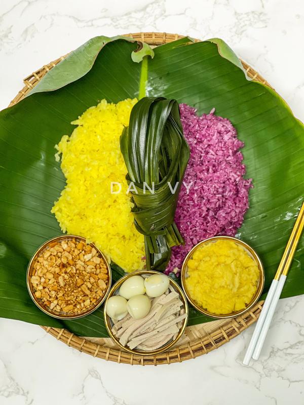 Bí quyết đồ 'xôi cầu vồng' bằng hoa lá của bà mẹ Đắk Lắk