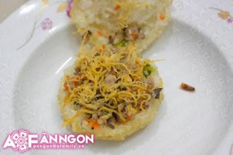 Xôi chiên kẹp thịt giòn rụm thơm ngon