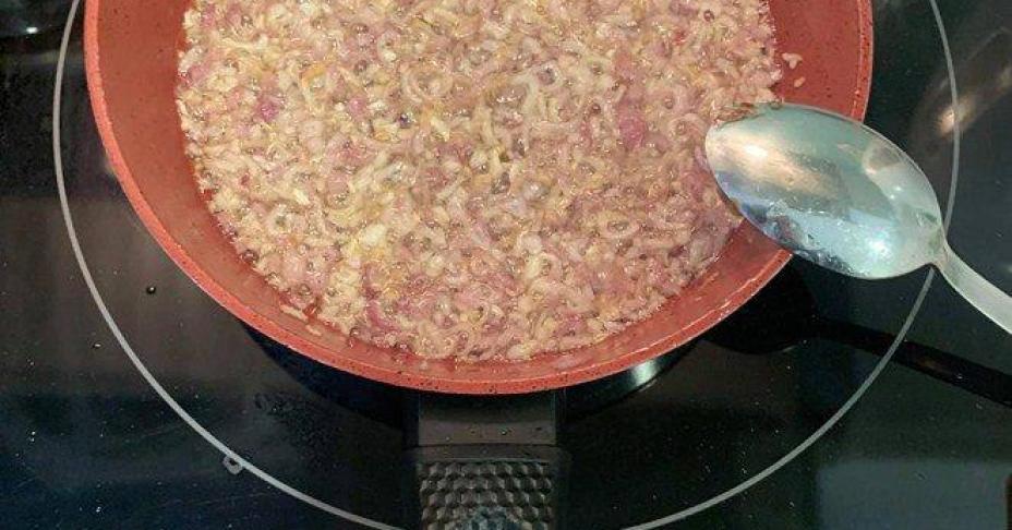 Gái chưa chồng, mẹ bỉm sữa khéo nhất showbiz Việt đua nhau làm xôi mùa dịch