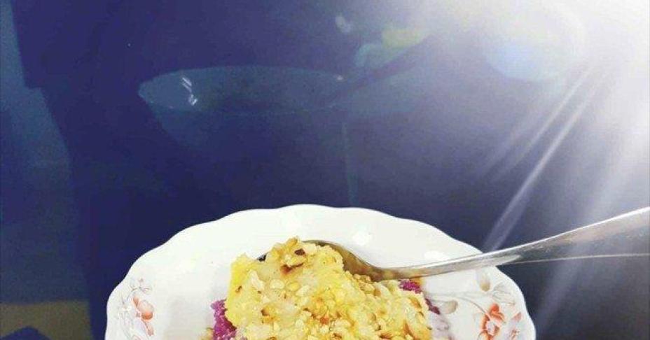 Gái chưa chồng, mẹ bỉm sữa khéo nhất showbiz Việt đua nhau làm xôi mùa dịch