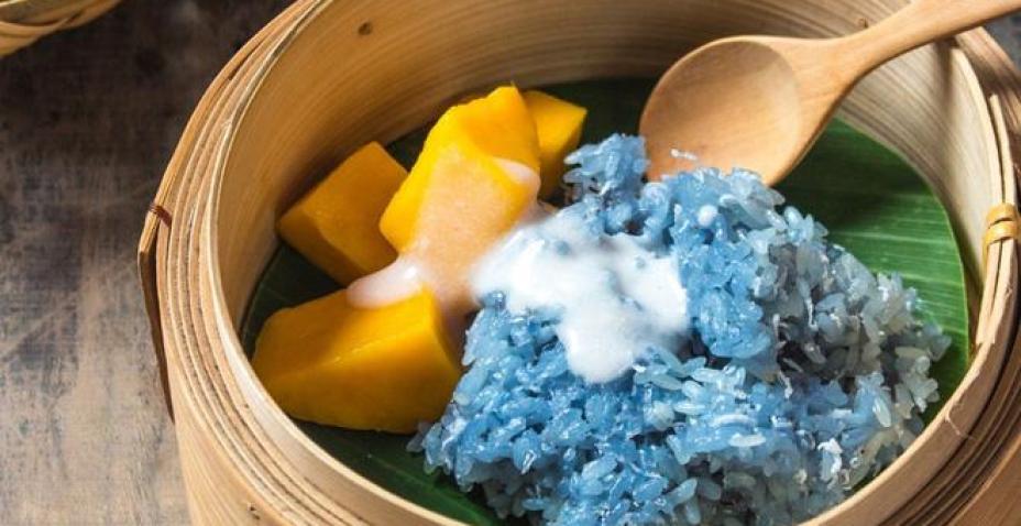 Xôi xoài hoa đậu biếc ngon đẹp bất ngờ thấy là mê, ăn là ghiền Xôi xoài hoa đậu biếc ngon đẹp bất ngờ thấy là mê, ăn là ghiền