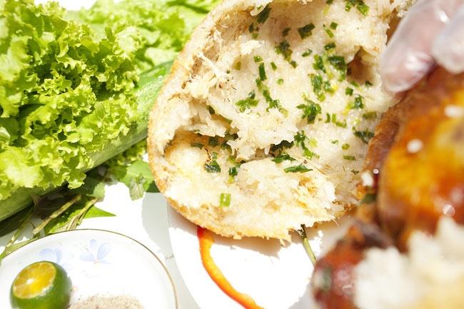 Dành cả tuổi thanh xuân để ăn thịt gà mà không thử những món ngon được cách tân từ gà bó xôi thì phí... Dành cả tuổi thanh xuân để ăn thịt gà mà không thử những món ngon được cách tân từ gà bó xôi thì phí...