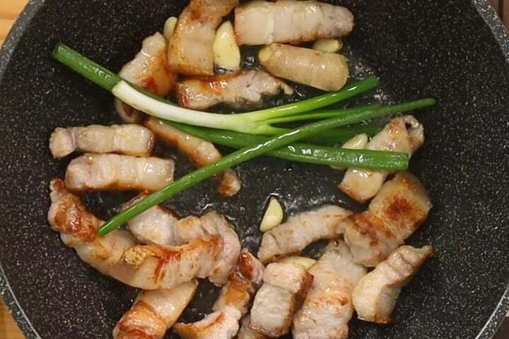 Cách làm món thịt lợn kho sữa chua Yakul đang cực hot trên mạng Cách làm món thịt lợn kho sữa chua Yakul đang cực hot trên mạng