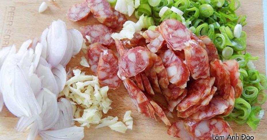 Cách nấu xôi mặn lạp xưởng ngon bằng lò vi sóng cho bữa sáng Cách nấu xôi mặn lạp xưởng ngon bằng lò vi sóng cho bữa sáng