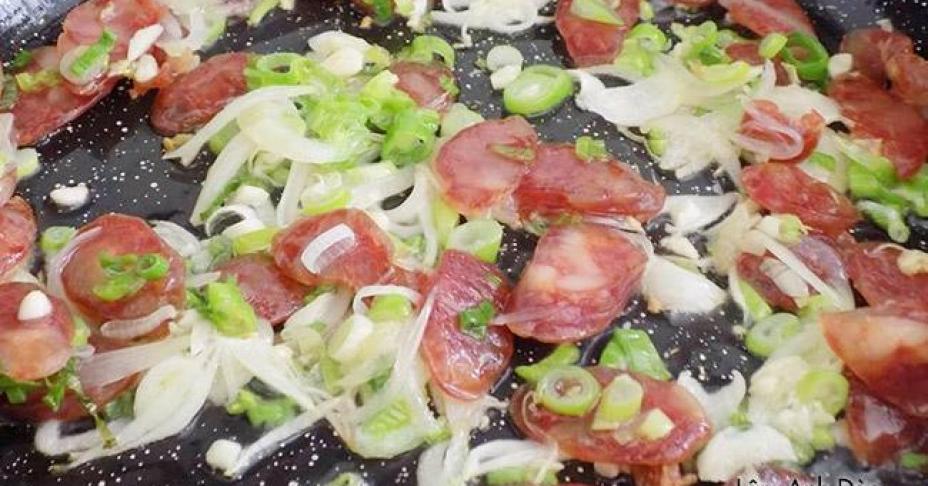 Cách nấu xôi mặn lạp xưởng ngon bằng lò vi sóng cho bữa sáng Cách nấu xôi mặn lạp xưởng ngon bằng lò vi sóng cho bữa sáng