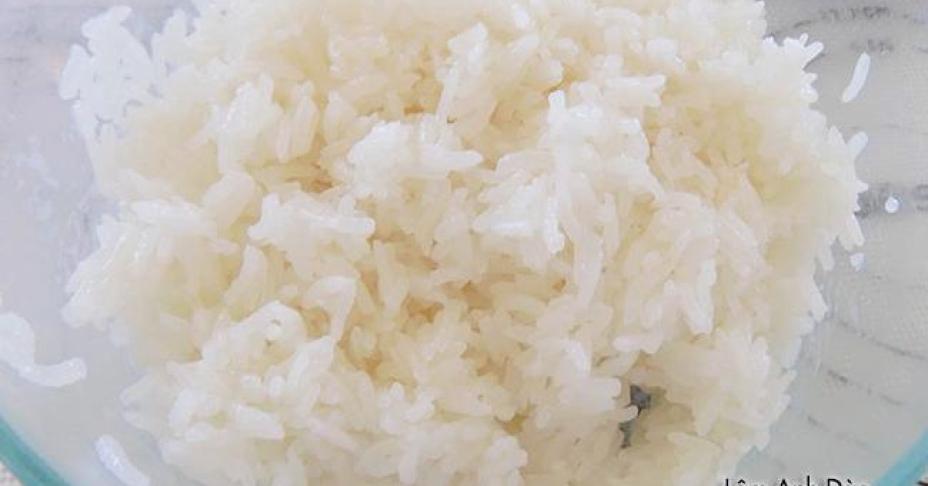 Cách nấu xôi mặn lạp xưởng ngon bằng lò vi sóng cho bữa sáng Cách nấu xôi mặn lạp xưởng ngon bằng lò vi sóng cho bữa sáng