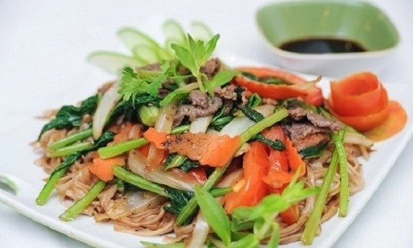 4 cách làm phở xào giòn mềm, thơm thơm cho bữa tối ngày cuối năm nhanh gọn mà ngon đủ chất 4 cách làm phở xào giòn mềm, thơm thơm cho bữa tối ngày cuối năm nhanh gọn mà ngon đủ chất