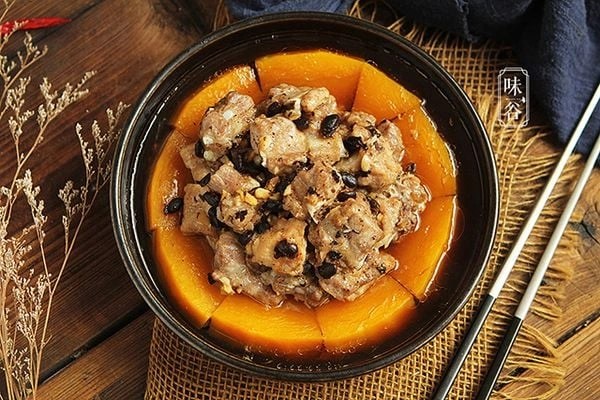 Bí đỏ hấp thịt - món ăn 'sang chảnh', dễ làm tại nhà Bí đỏ hấp thịt - món ăn 'sang chảnh', dễ làm tại nhà