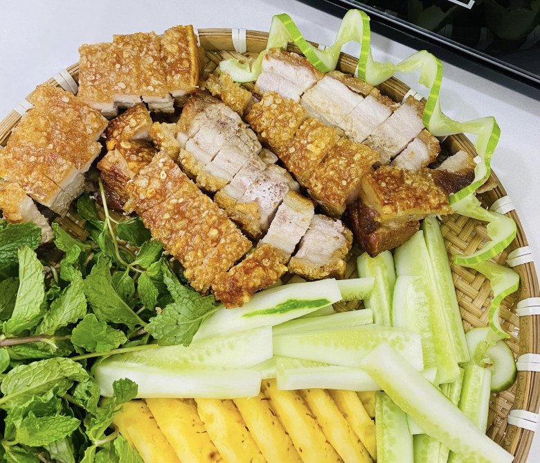Cách làm ba chỉ quay bì giòn cực dễ, để ăn cơm cũng ngon, dành làm món nhậu cũng rất đã miệng