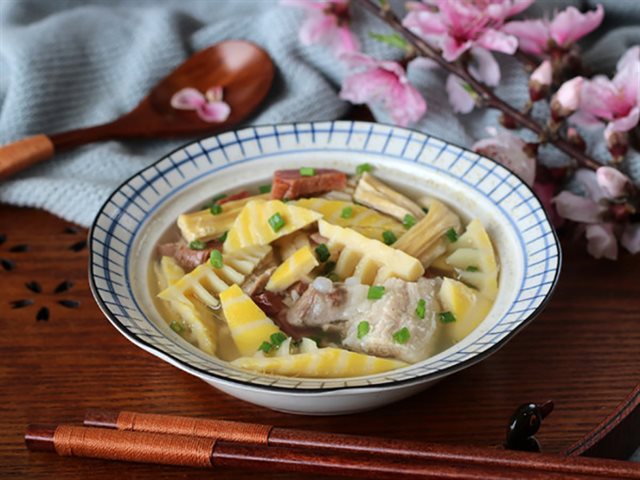 Canh măng thịt xá xíu cực ngon Canh măng thịt xá xíu cực ngon