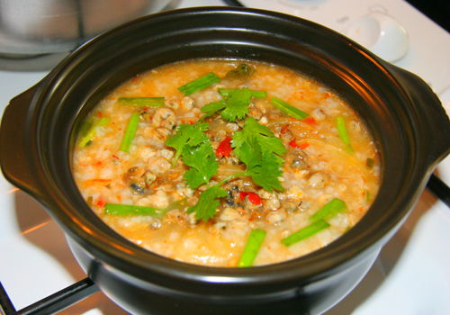 Cháo hến ấm nóng, thơm ngon cho ngày mưa