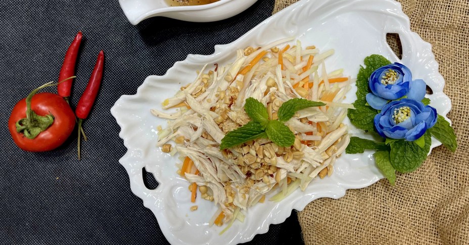 Có món nộm gà ngon xuất sắc, ăn kiêng hay nhâm nhi cuối tuần đều tuyệt đỉnh! Có món nộm gà ngon xuất sắc, ăn kiêng hay nhâm nhi cuối tuần đều tuyệt đỉnh!