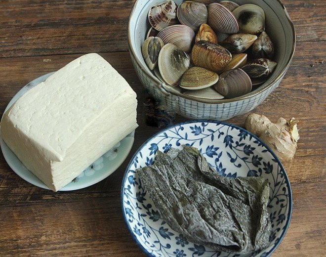 Con này bé tí nhưng cực giàu canxi, giá chỉ khoảng 22k/kg đem nấu canh vừa ngọt ngon lại thanh nhiệt