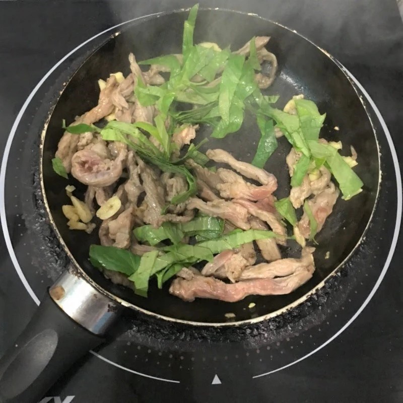 Công thức làm món thịt bò xào lá lốt, ăn là ghiền Công thức làm món thịt bò xào lá lốt, ăn là ghiền